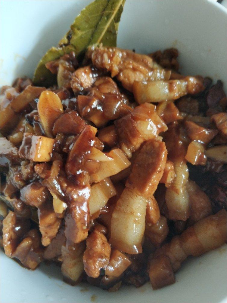 一龙飞鱼做的在家也能做的卤肉饭
