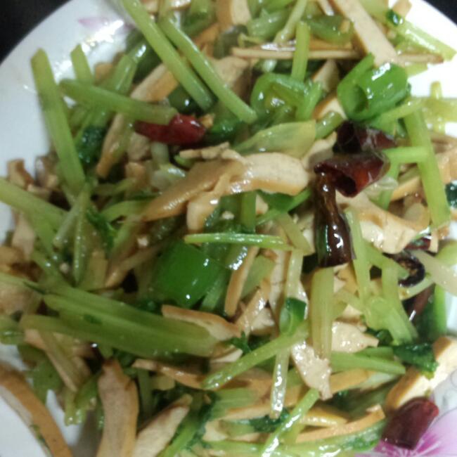 芹菜炒肉片