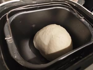 面包机普通中筋面粉做面包，过期酸奶再利用，不用黄油也美味的小面包的做法 步骤14