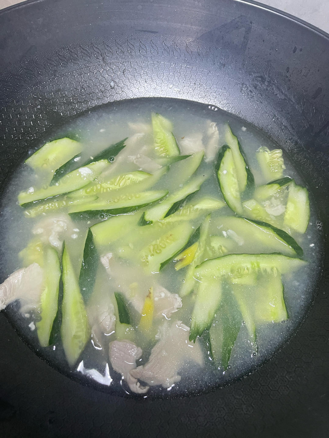 夏天清爽解腻的黄瓜滑肉汤！太鲜美了！