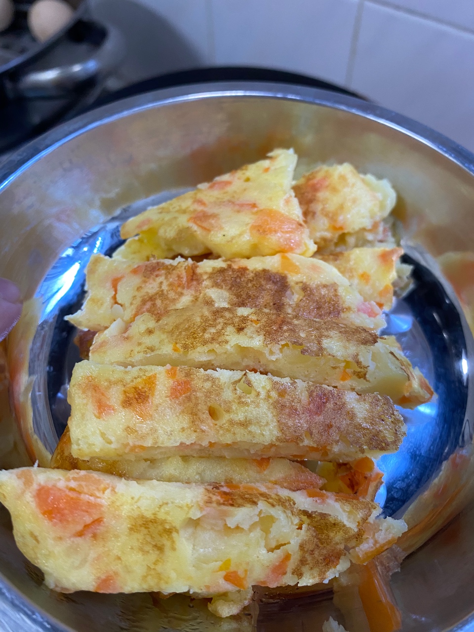 辅食记录，10月宝宝土豆胡萝卜鸡蛋饼的做法