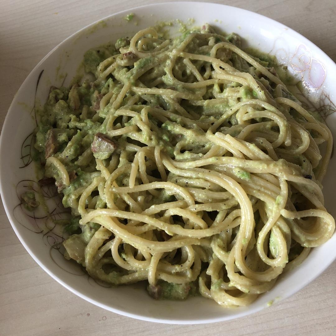 小清新牛油果火腿意面