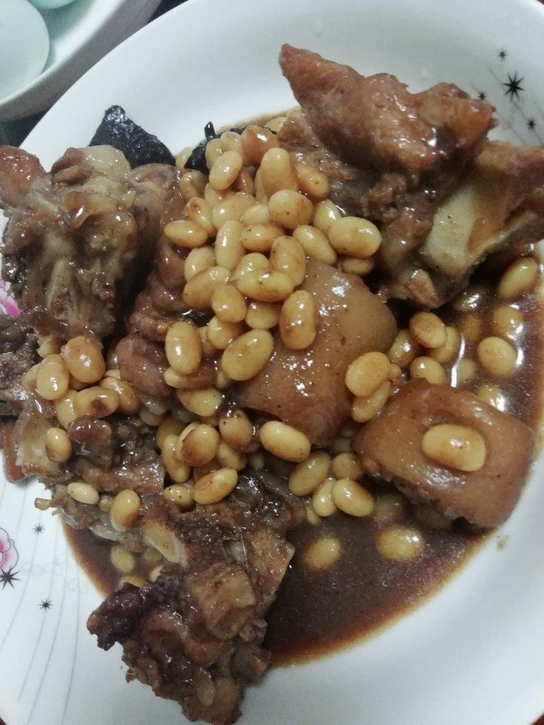 黄豆烧猪尾