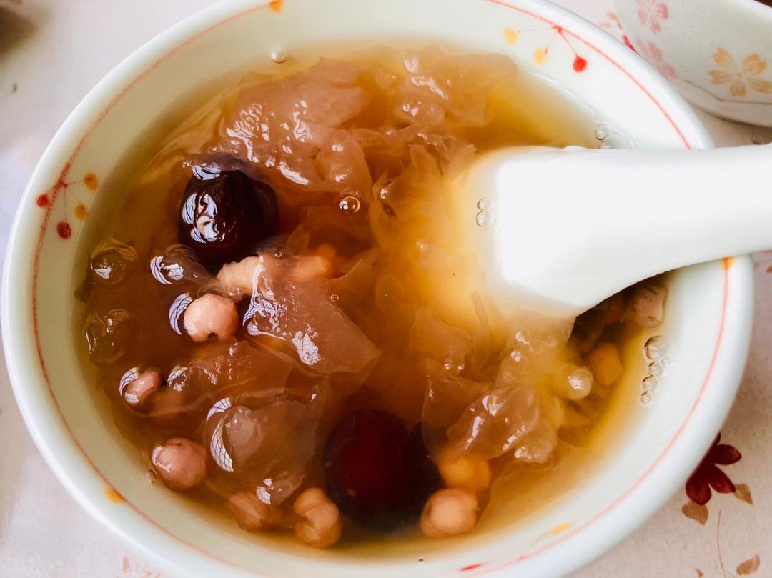 薏仁莲子银耳羹
