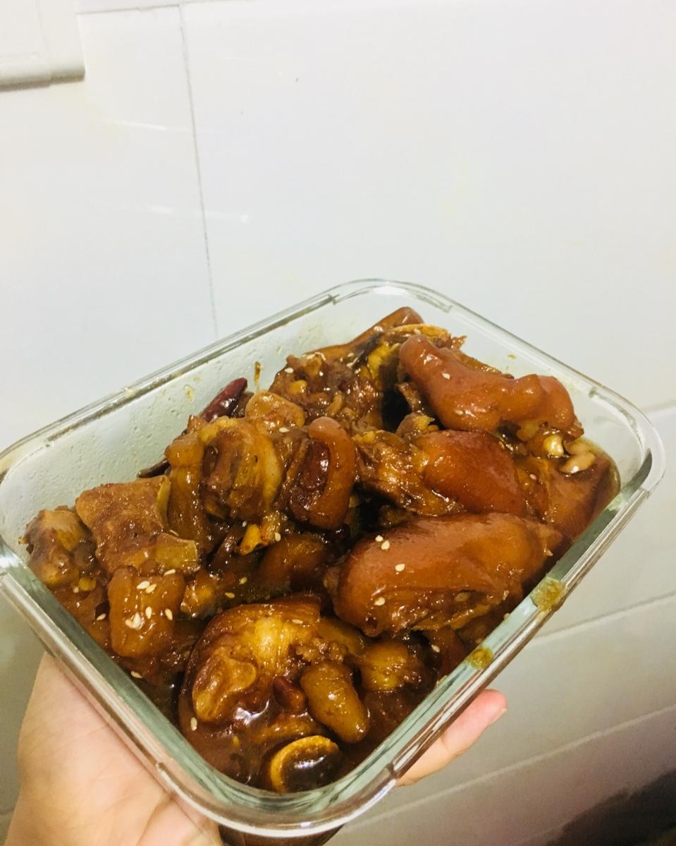 美味的家常菜：红烧猪蹄