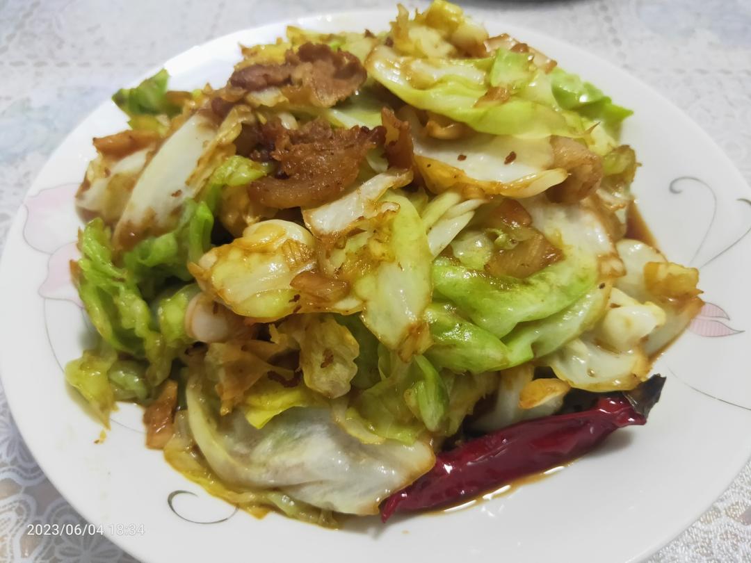炝炒圆白菜五花肉