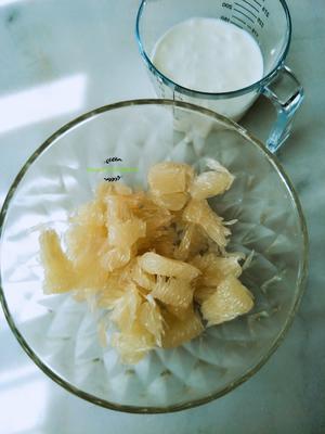 酸奶拌柚子（冰山晒雪）的做法 步骤2