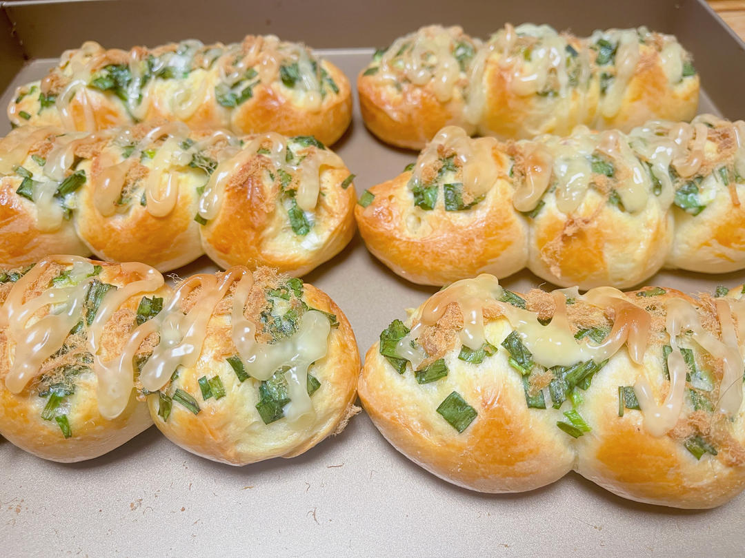 万能台式面团新食谱，古早三颗葱肉松包也太香了