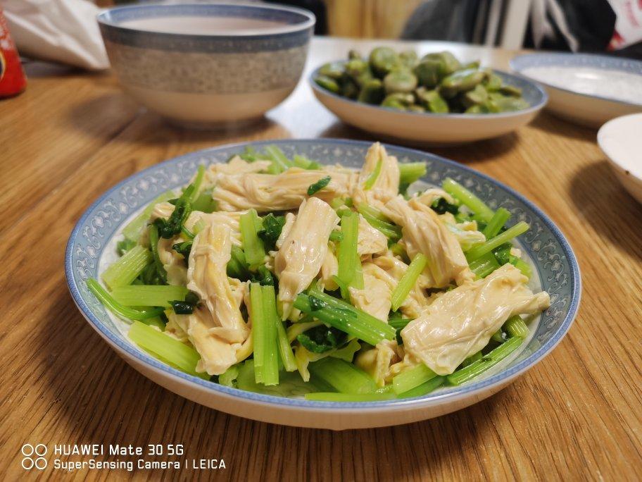 鲍汁青椒炒腐竹