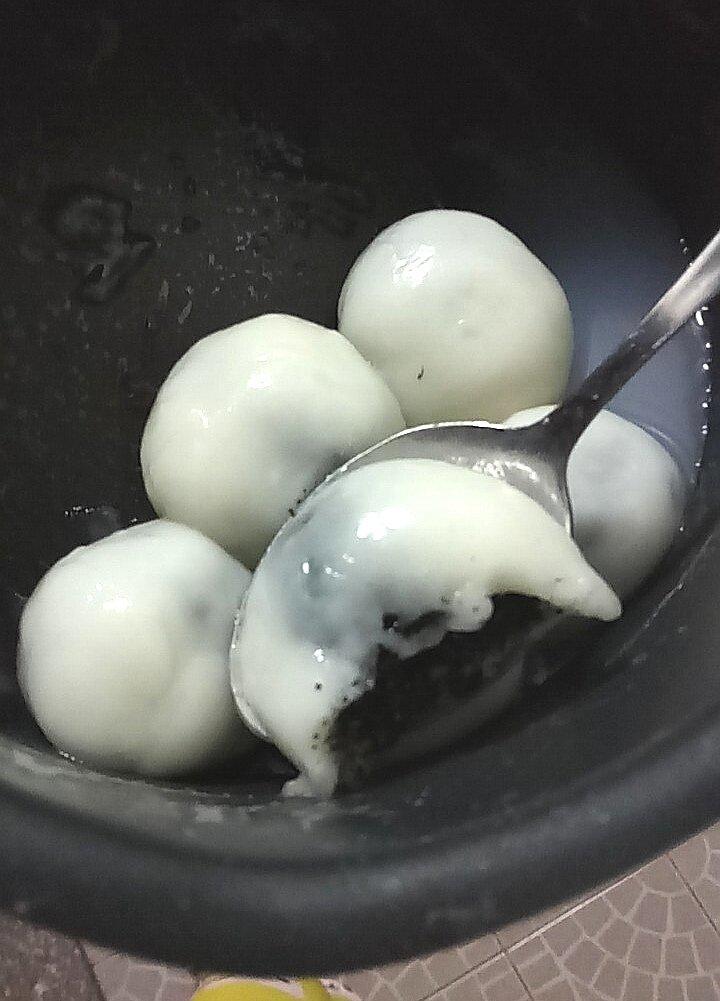花生黑芝麻汤圆