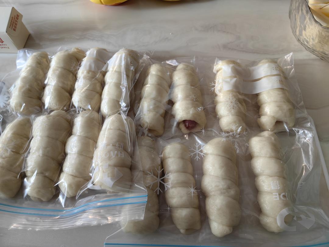 只需一次发酵---松软奶香香肠包