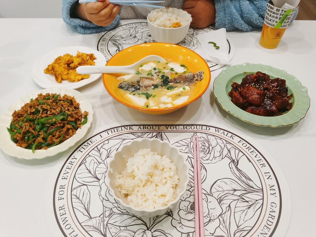 鲫鱼汤(鲫鱼豆腐汤)