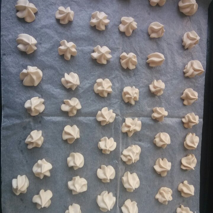 蛋白糖（烤箱做蛋白糖）