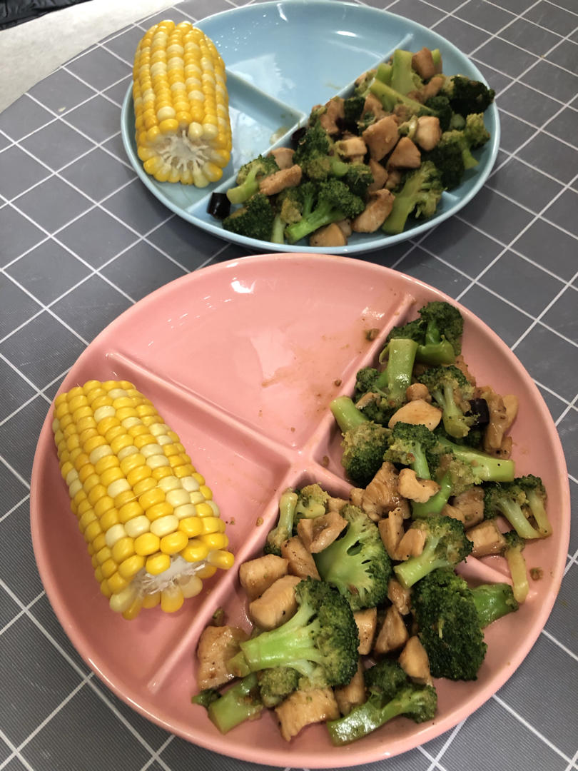 鸡胸肉炒西兰花