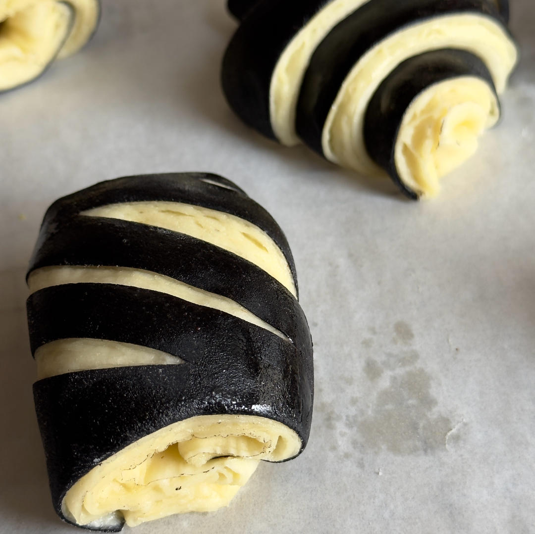 手工开酥天然酵母巧克力双色可颂（练习记录）