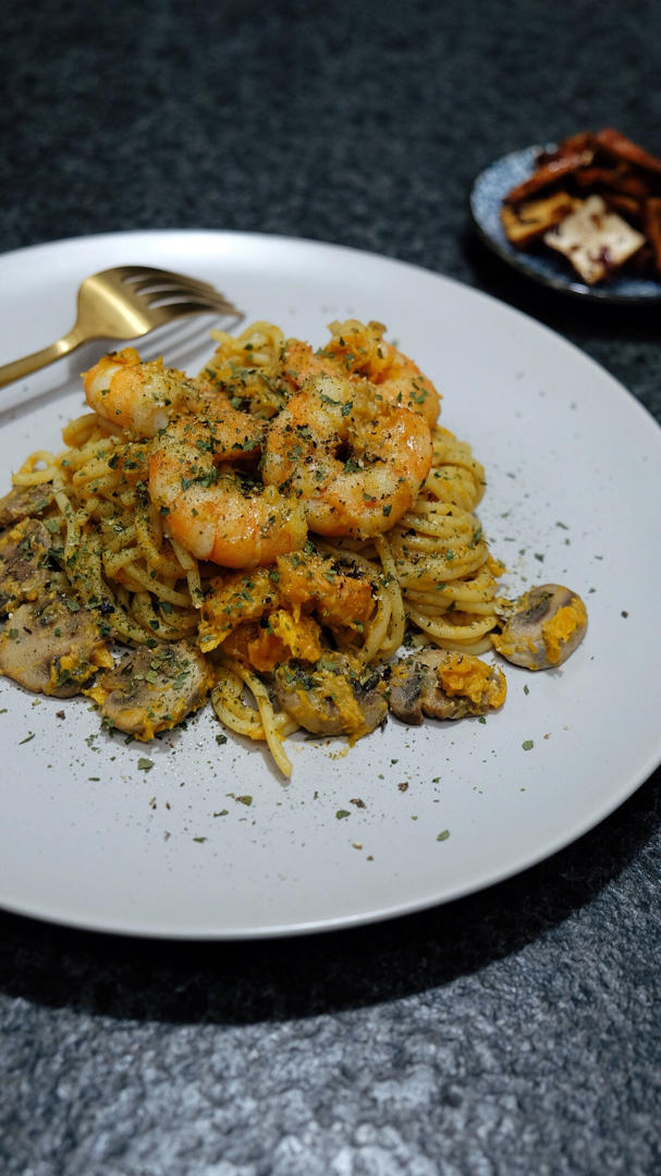 【视频】咸蛋黄培根意面