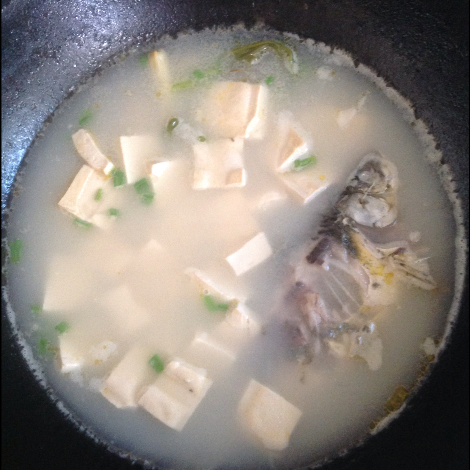 奶白鲫鱼豆腐汤