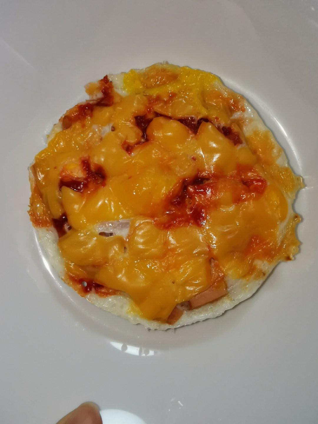 只需摆好材料去微波！惊艳全家的早餐端上桌：香肠奶酪烘蛋