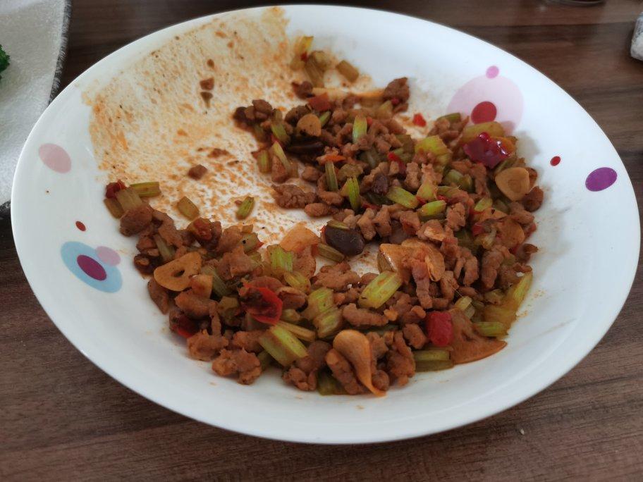 芹菜牛肉末「下饭神器」
