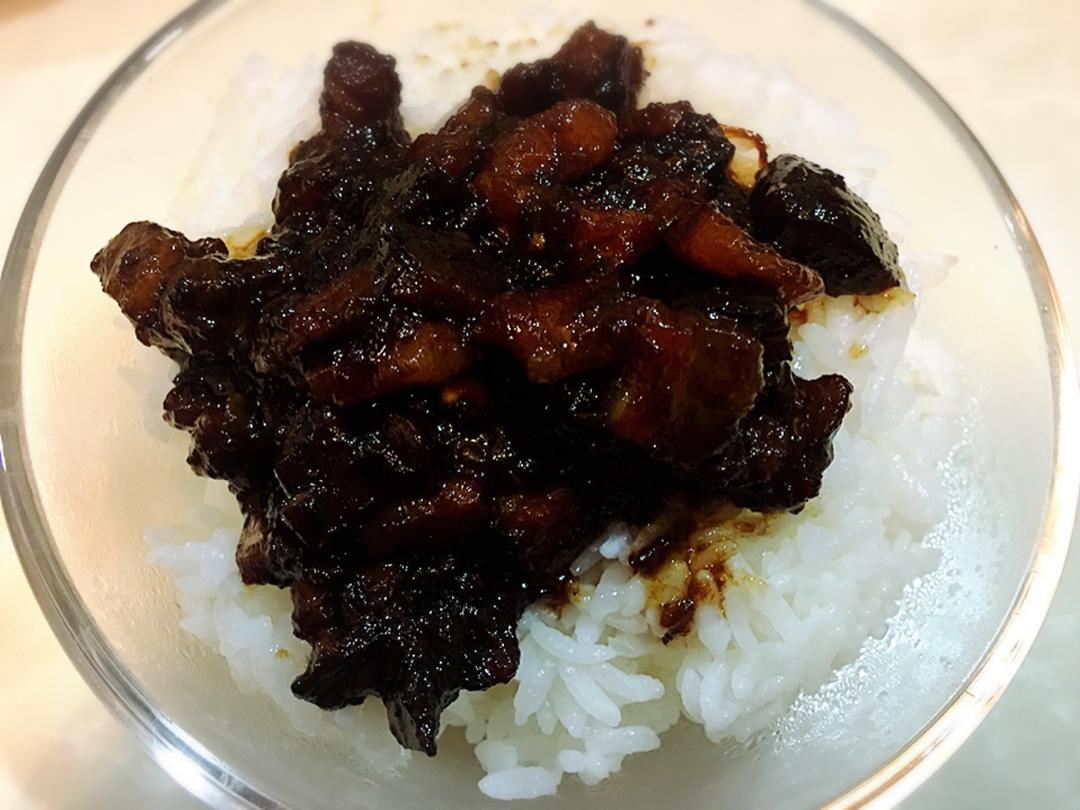 洋葱酥卤肉饭