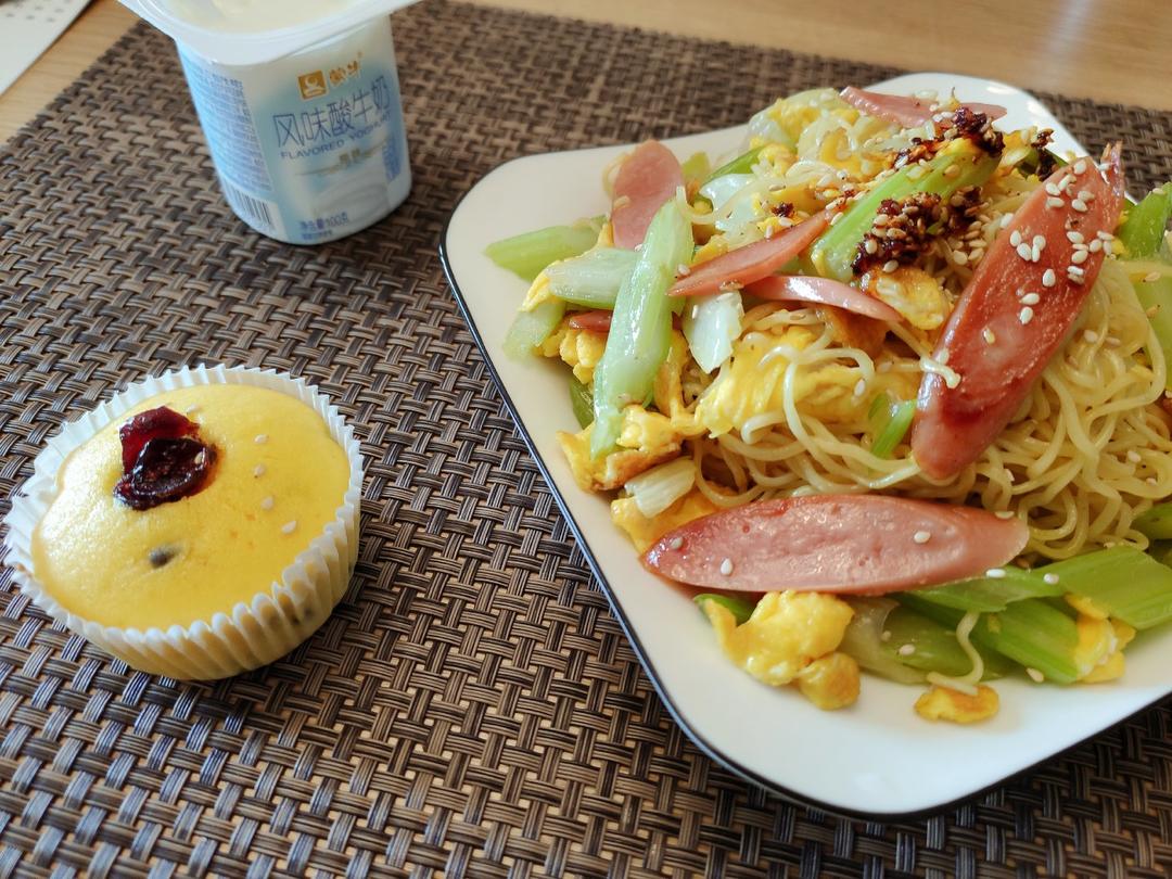 路边摊风味炒方便面