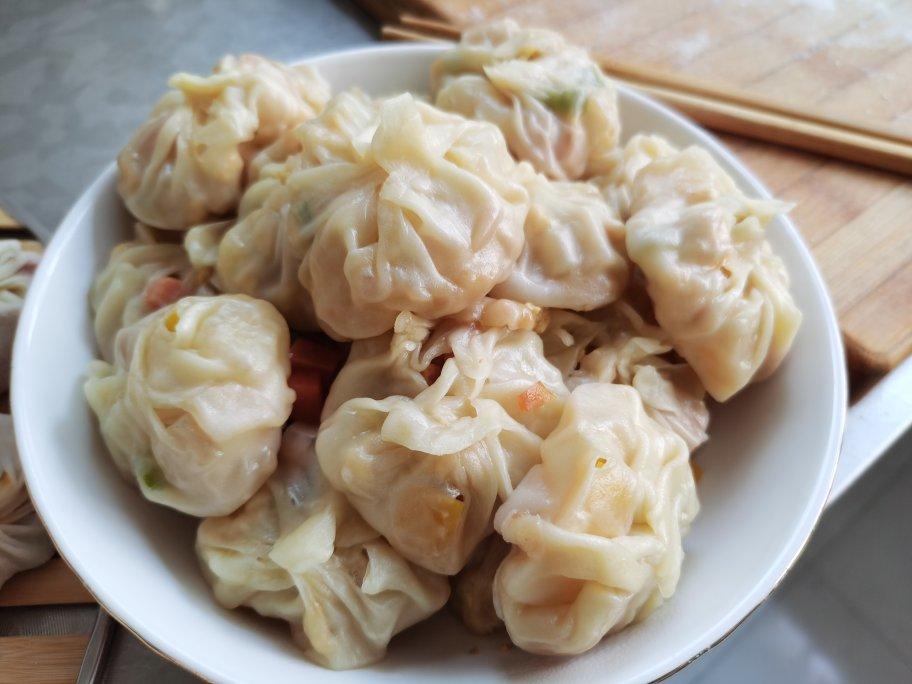 一口一个青椒火腿鸡蛋蒸包