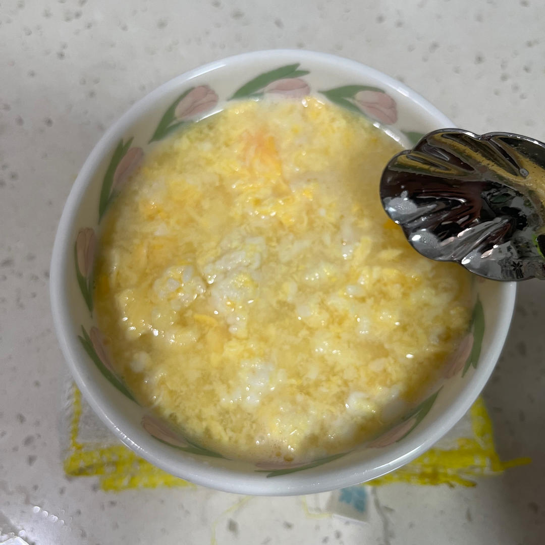 酒酿（醪糟）煮鸡蛋，早餐、夜宵都好吃