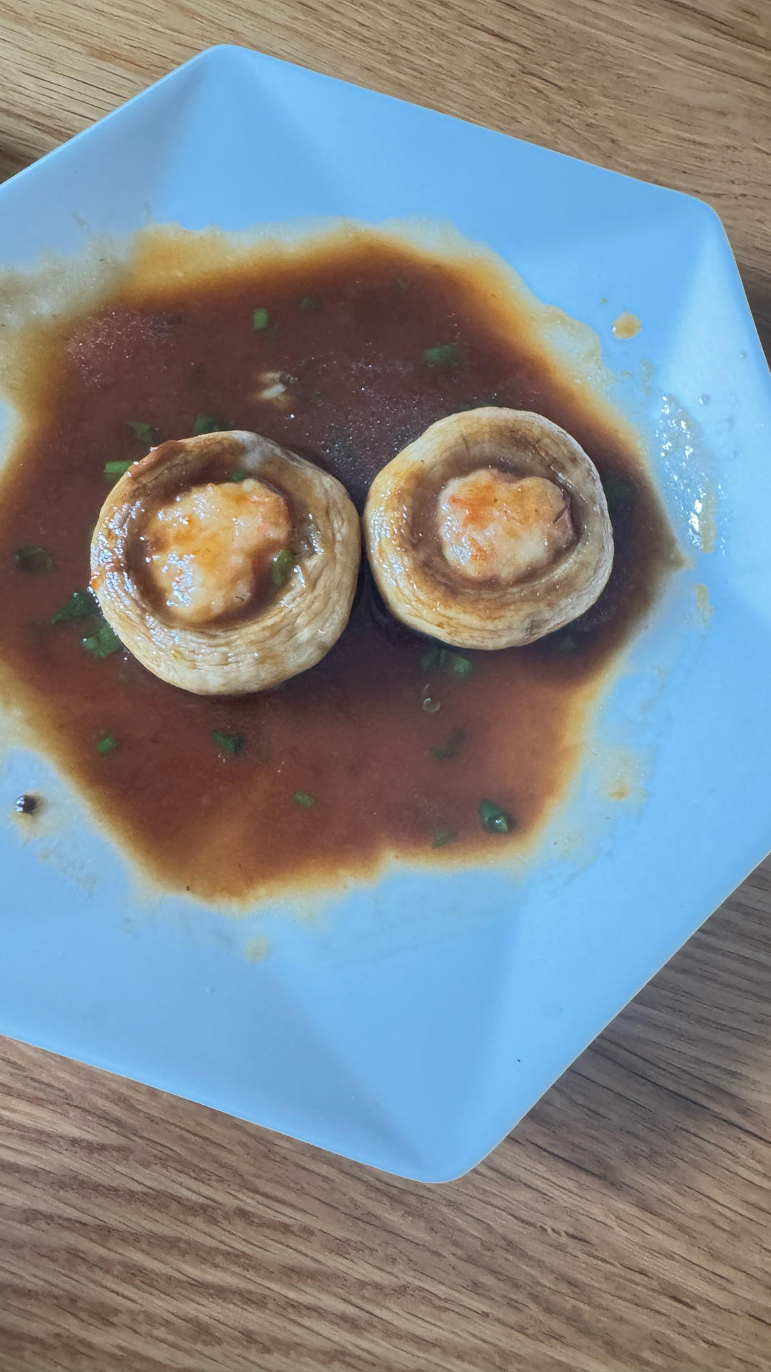 一口爆汁的虾滑酿口蘑