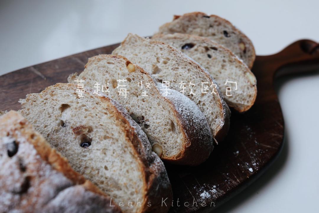 全麦蔓越莓核桃软欧包