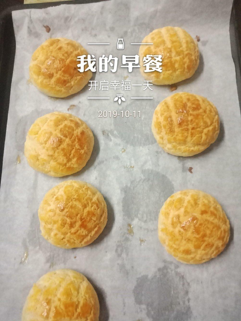 好吃到炸裂的港式菠萝包（附带制作酥皮的小视频）