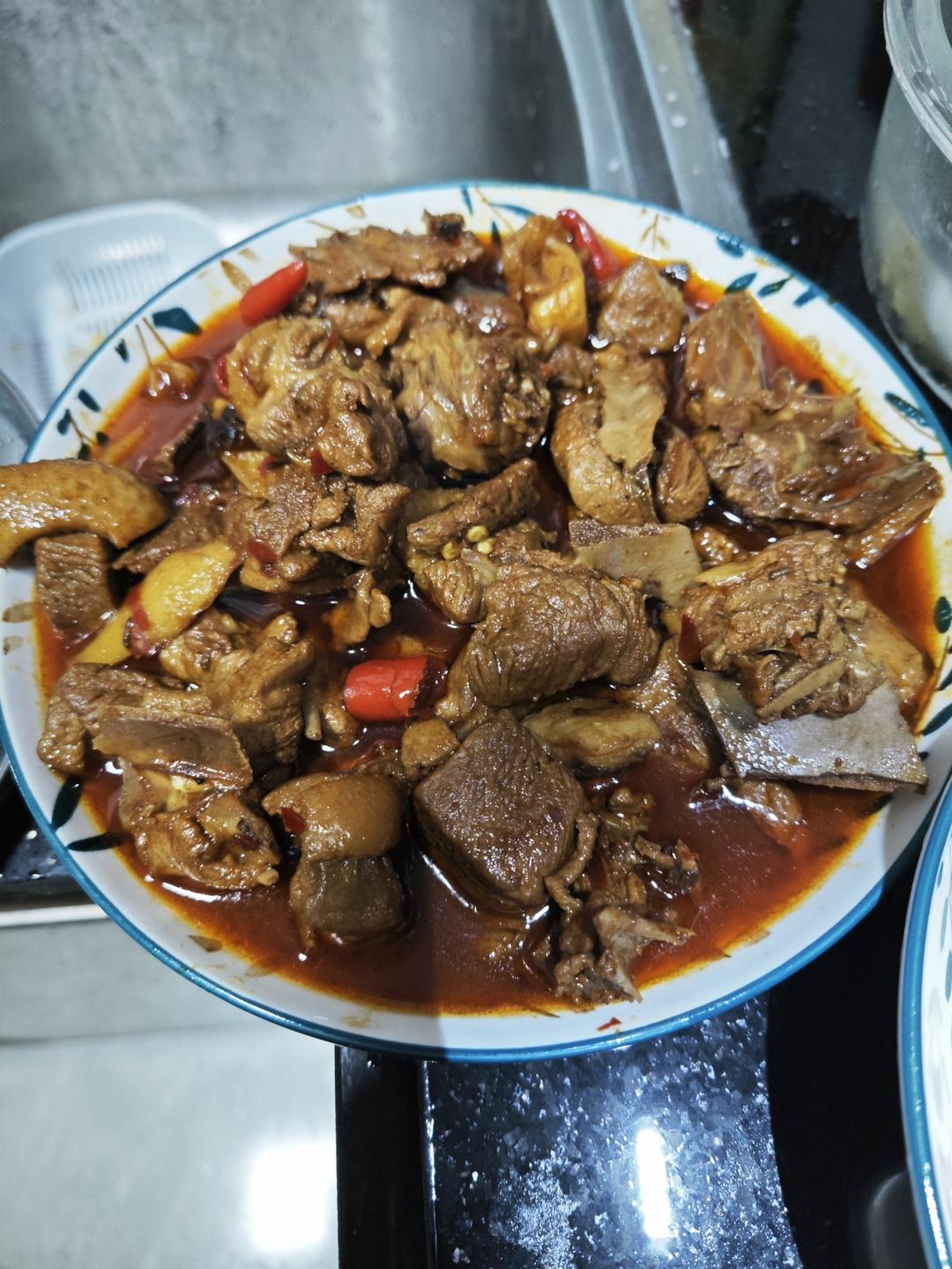 传统正宗的啤酒鸭配方和做法，鲜嫩香浓，只需炒千万不要焯水