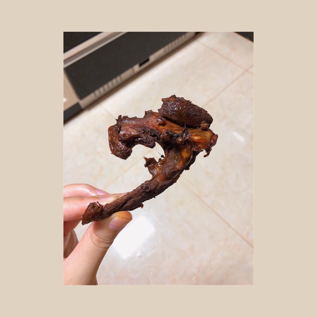 麻辣鸭锁骨（不输周黑鸭）
