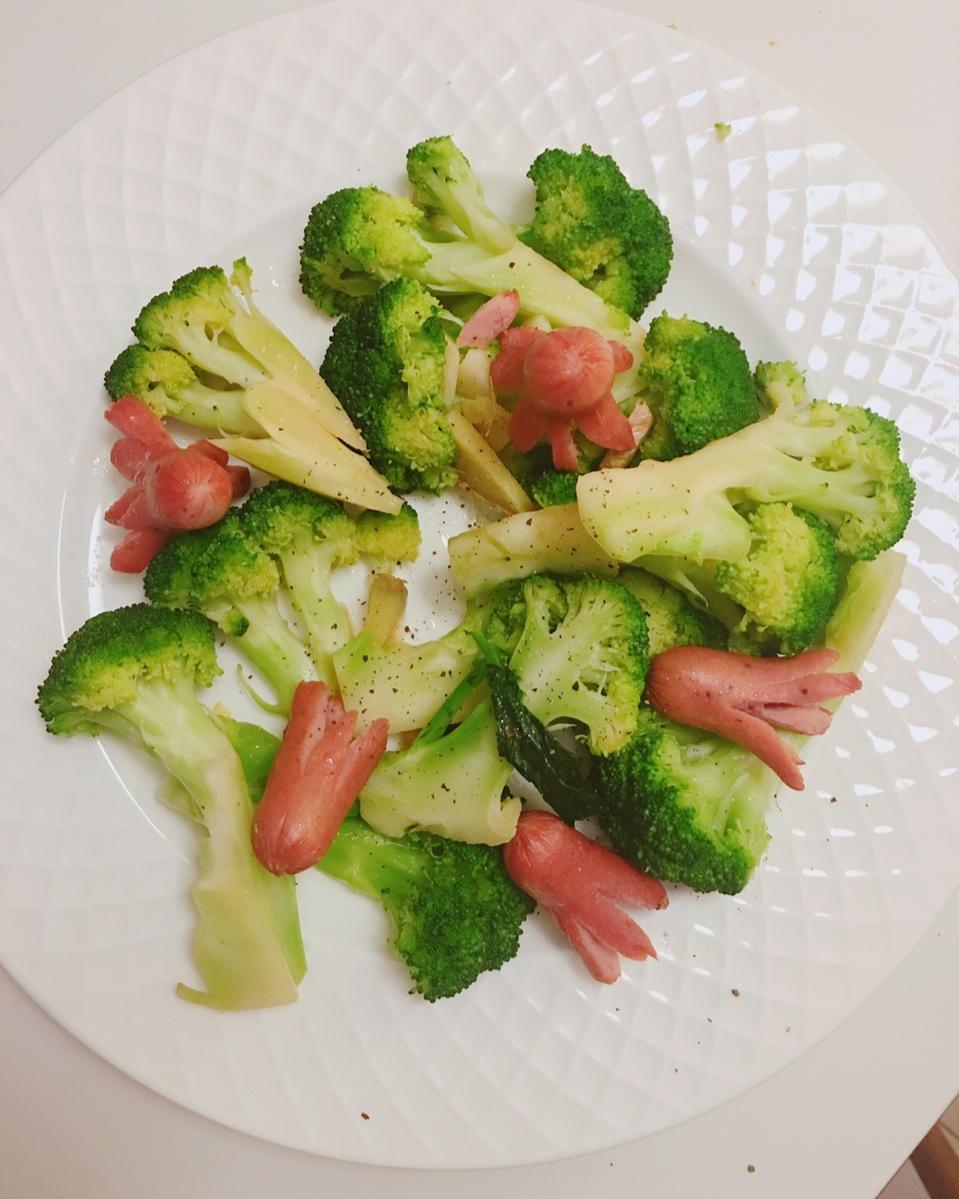 蒜香西兰花炒脆皮肠