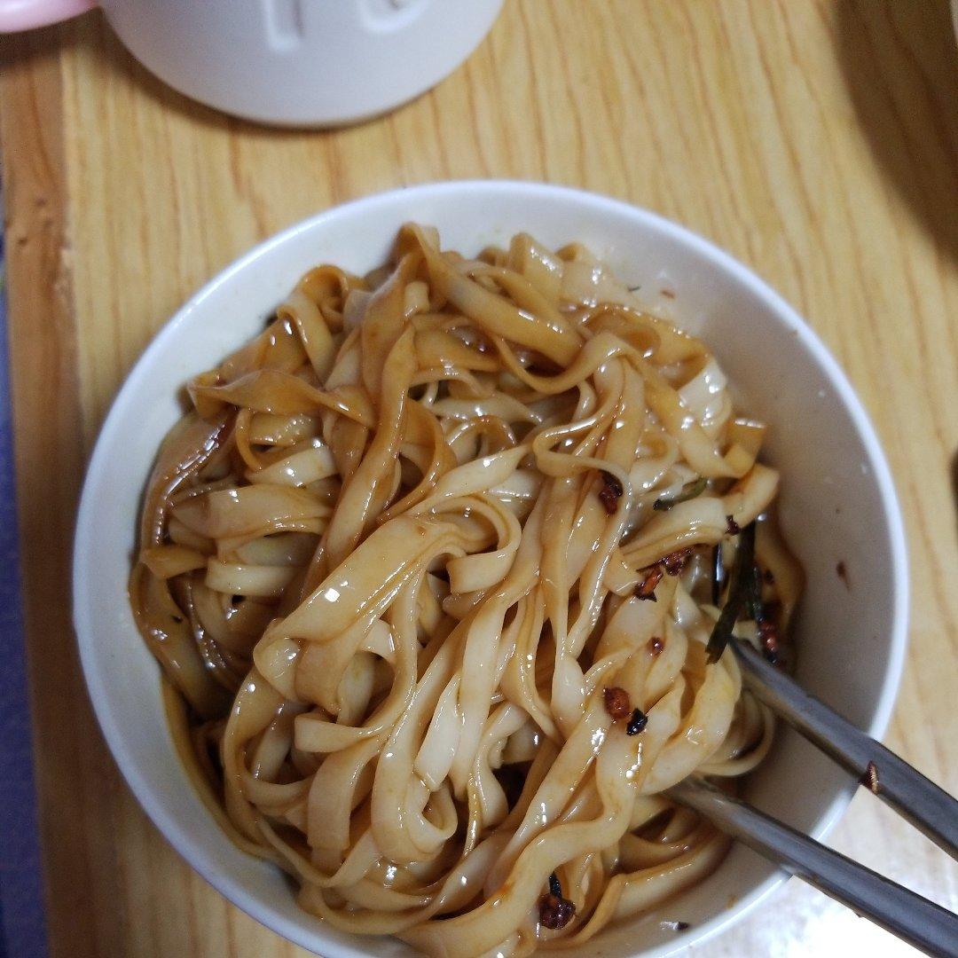 10分钟搞定的一碗葱油拌面