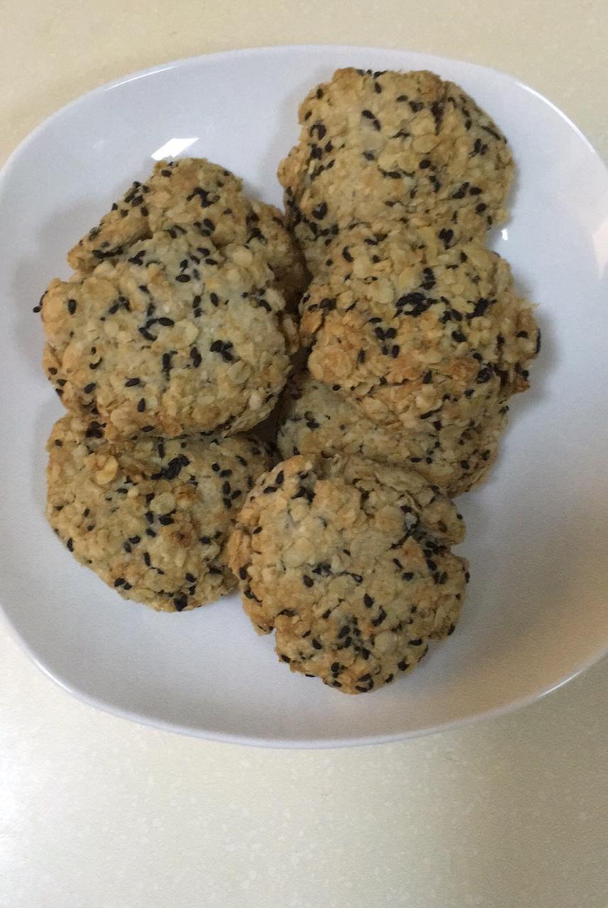 素食:有机燕麦芝麻大饼干