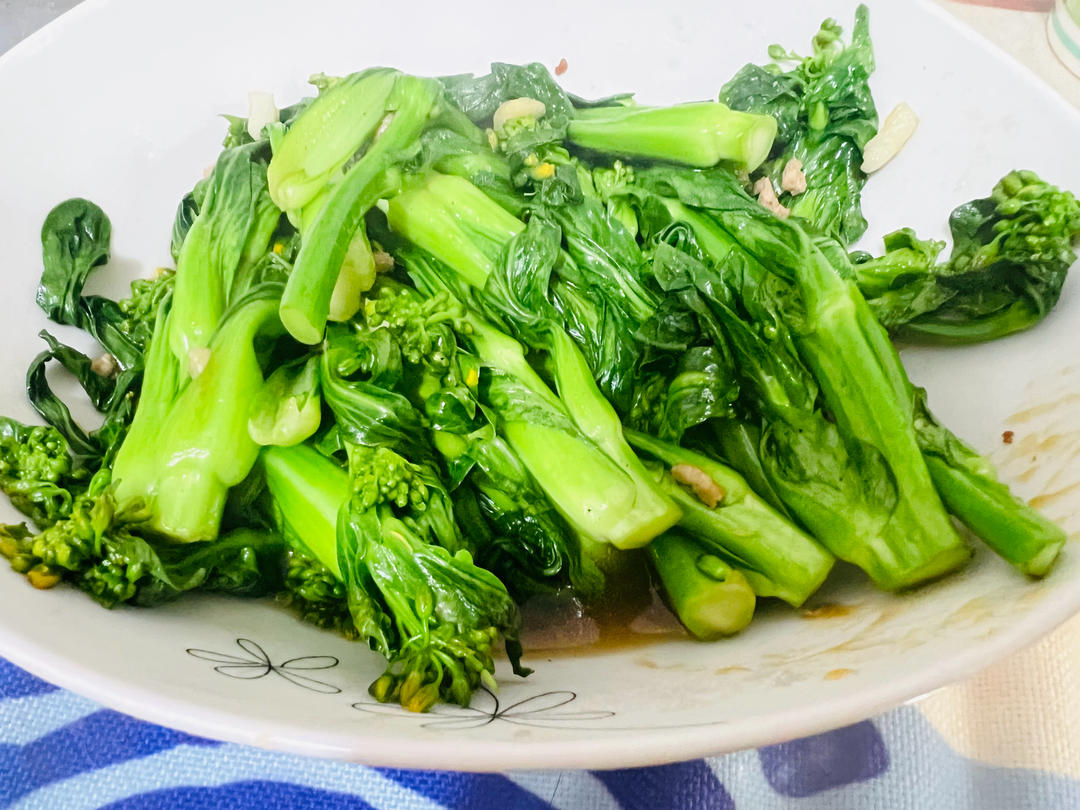清爽脆口的蒜蓉炒菜心