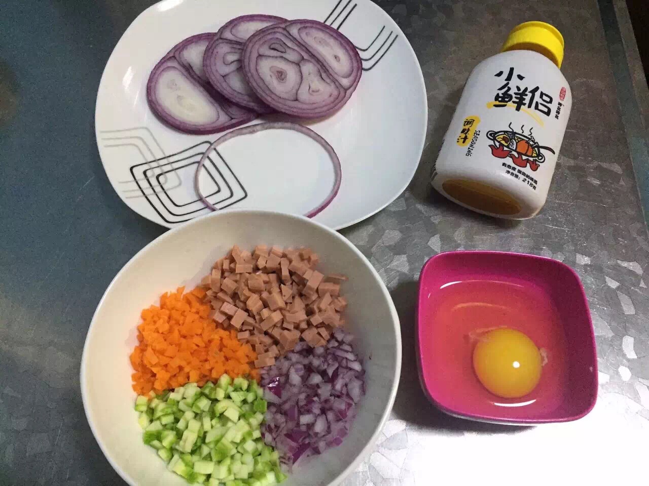 洋葱卷鸡蛋饼的做法 步骤1