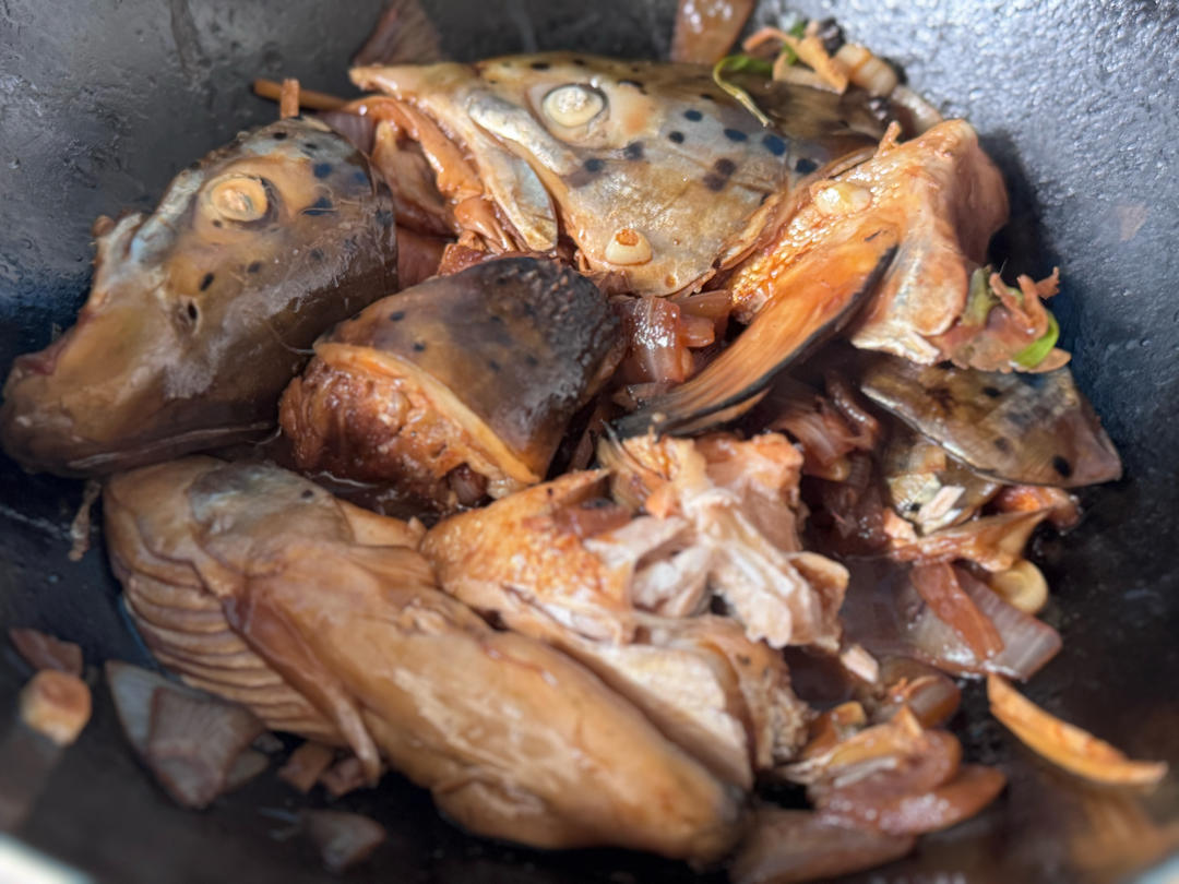 8分钟上桌的美食——砂锅三文鱼头煲