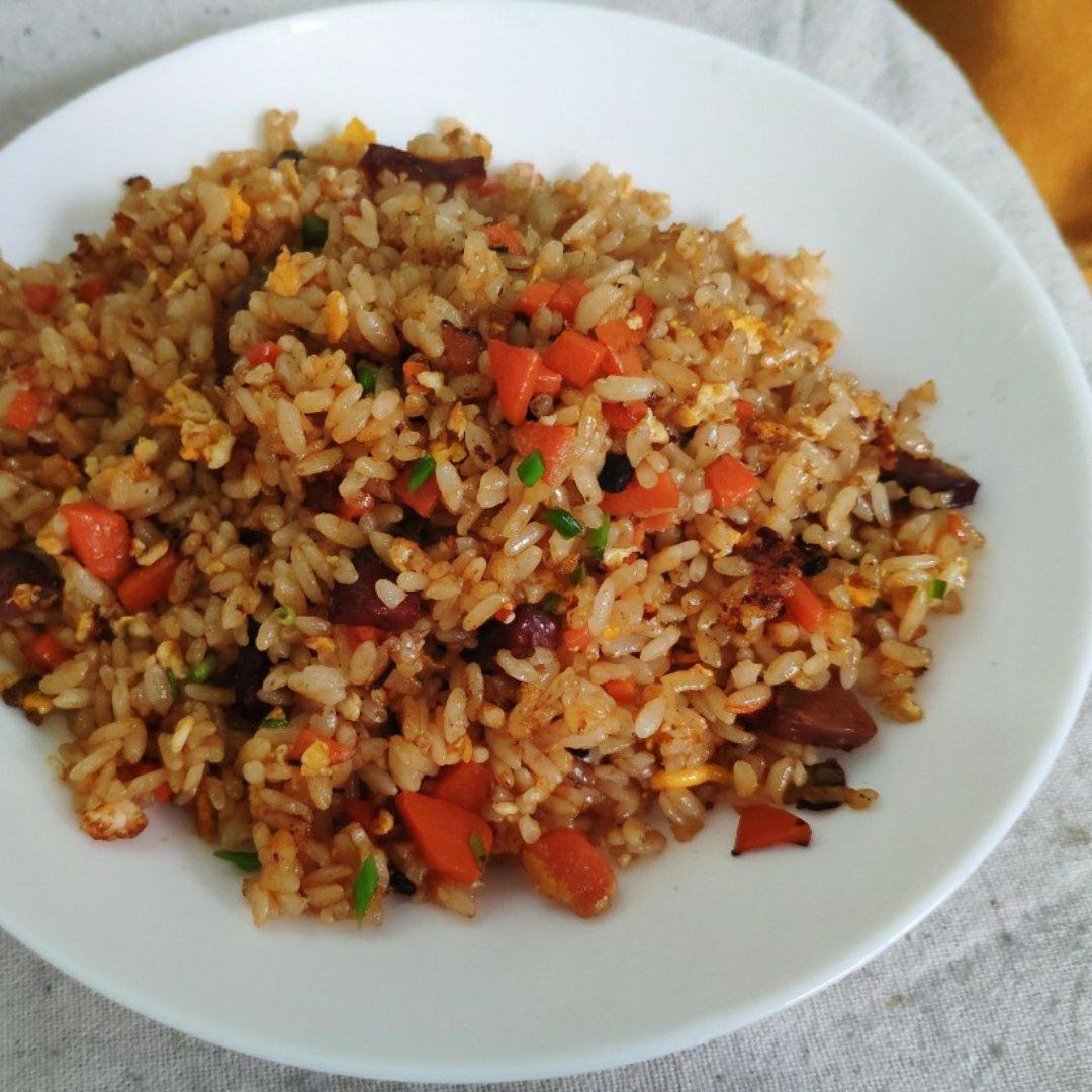 美滋滋的老干妈腊肠炒饭