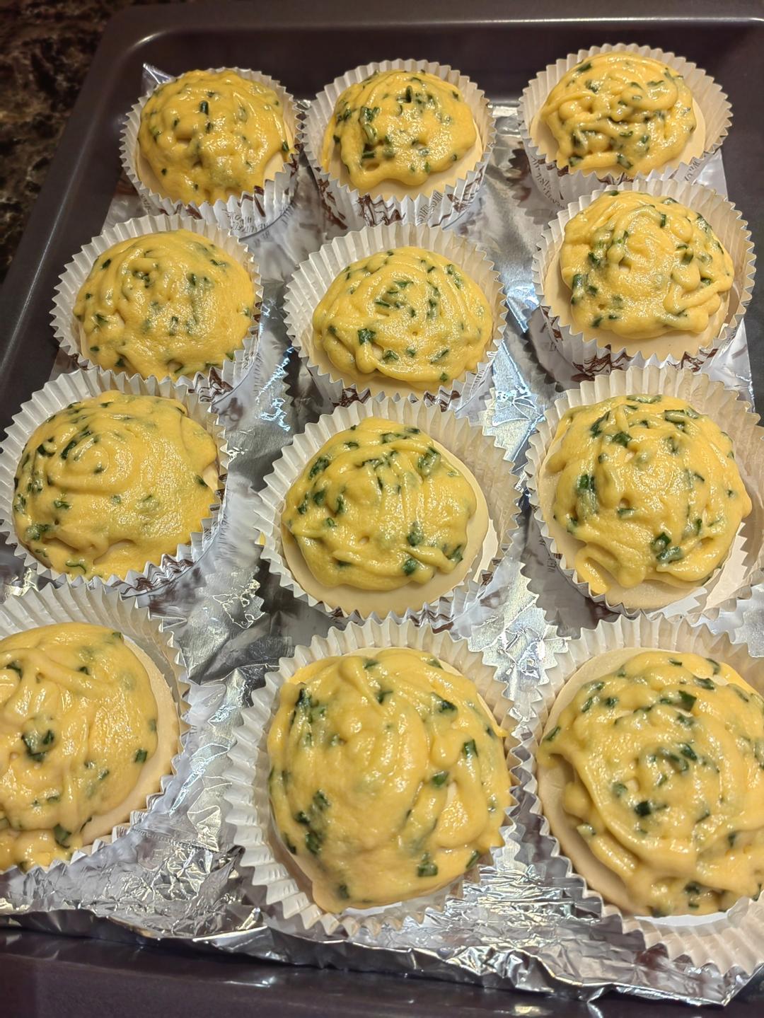 香葱肉松酥皮面包