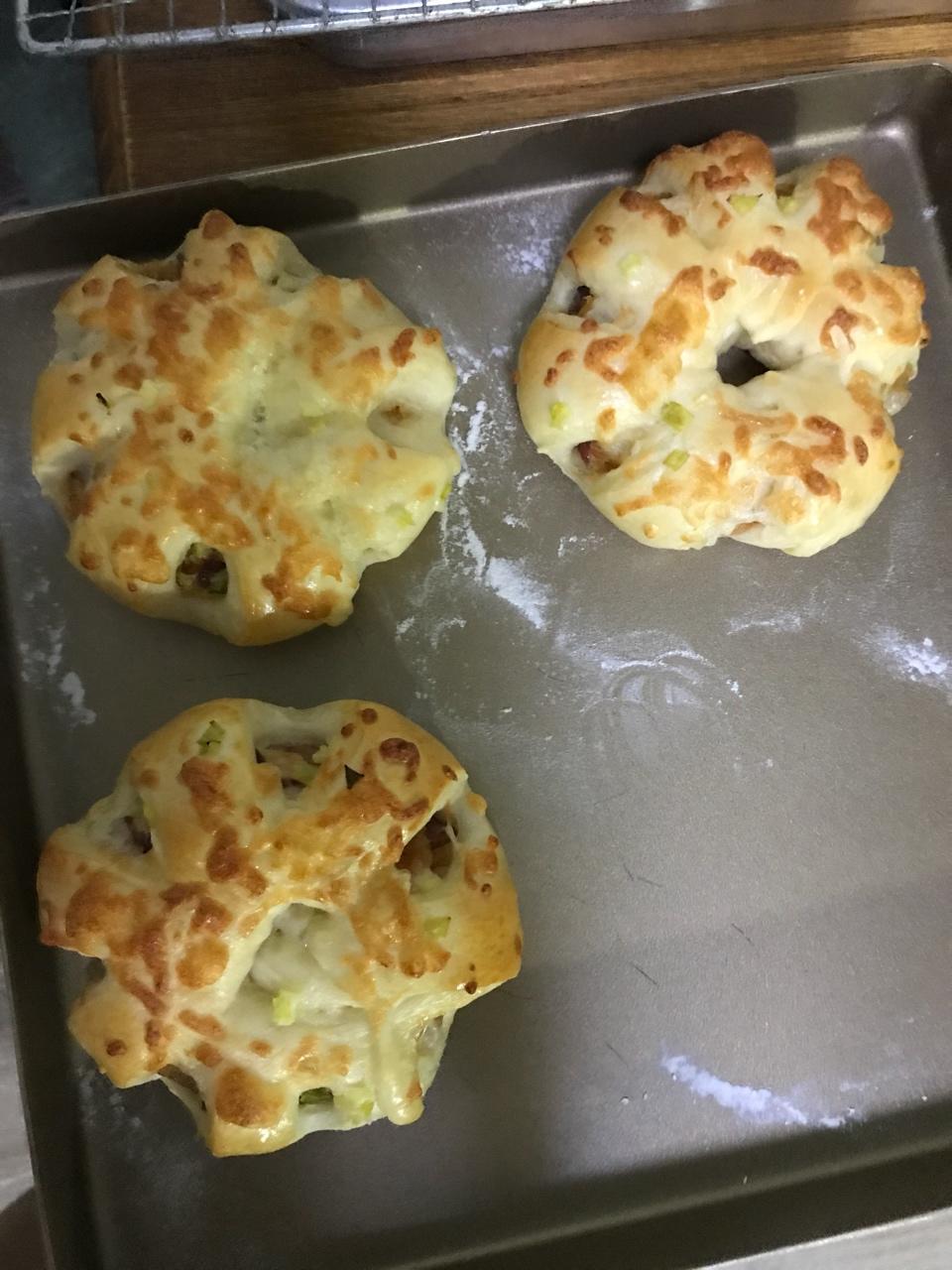 皇冠培根肉松面包