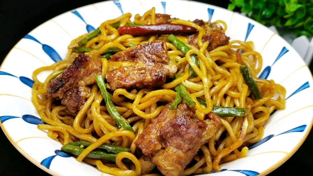 巨好吃的排骨豆角焖面