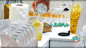 《中餐厅》薇式柠檬蜂蜜苏打水的做法 步骤10