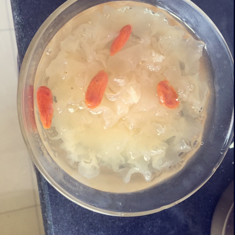 红枣银耳莲子羹