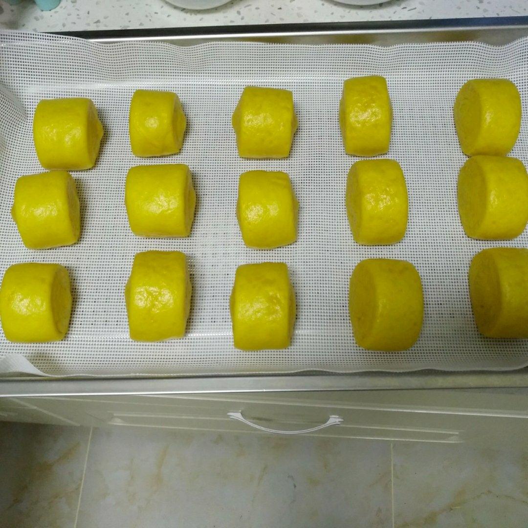 新手也可以--详解如何做出人见人爱、金黄的南瓜馒头