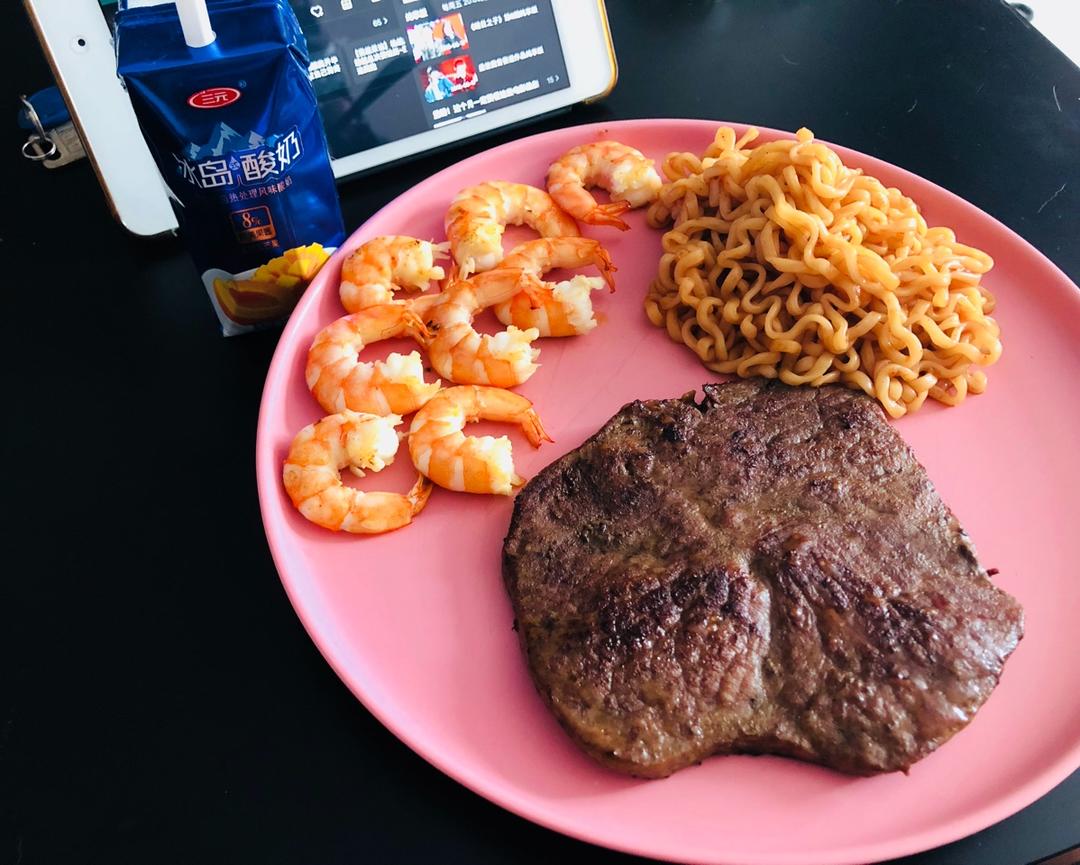 黑椒牛排（配土豆/鸡蛋，意面/蔬菜）