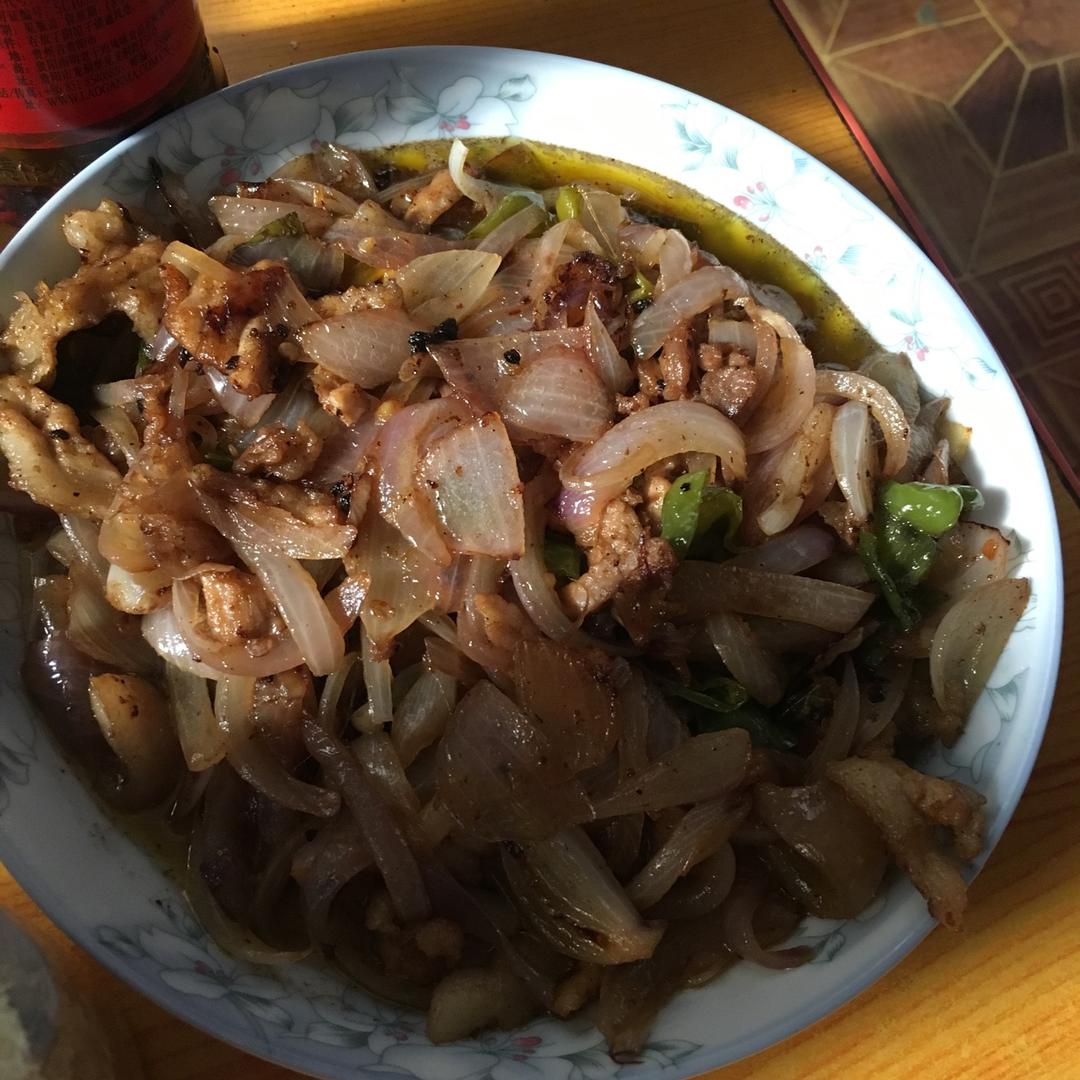 洋葱青椒炒肉