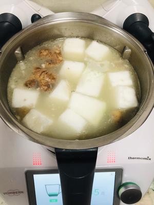冬瓜薏米杂骨汤的做法 步骤3