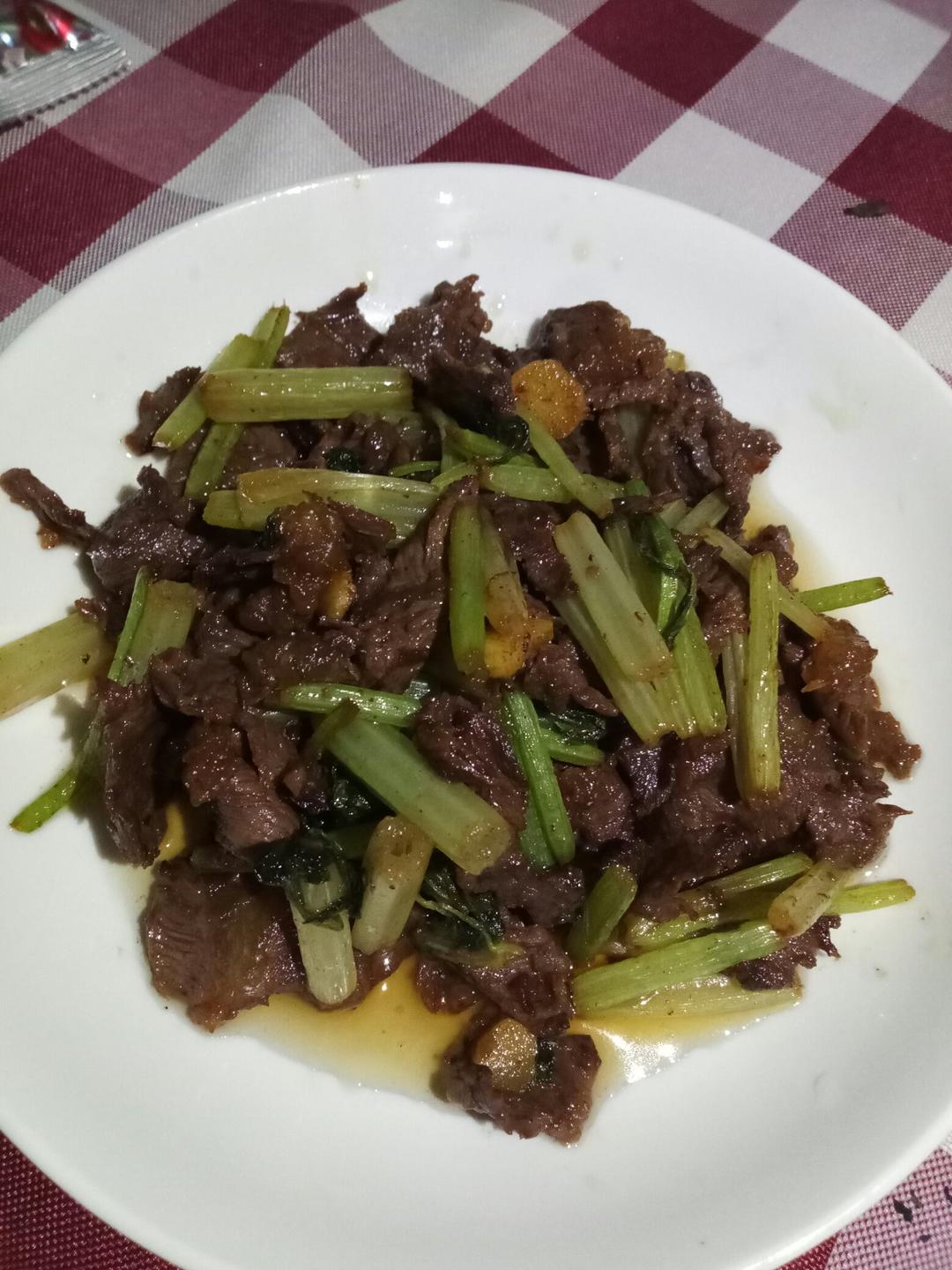 芹菜炒牛肉