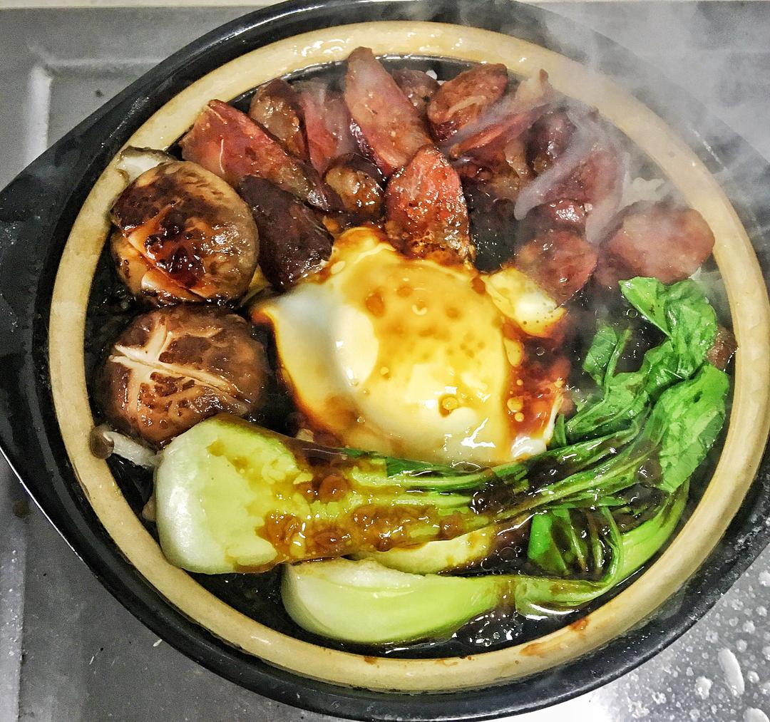香肠煲仔饭（快手简单好吃）的做法